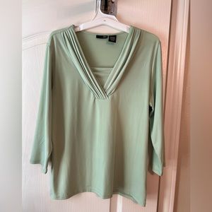 Women’s medium blouse